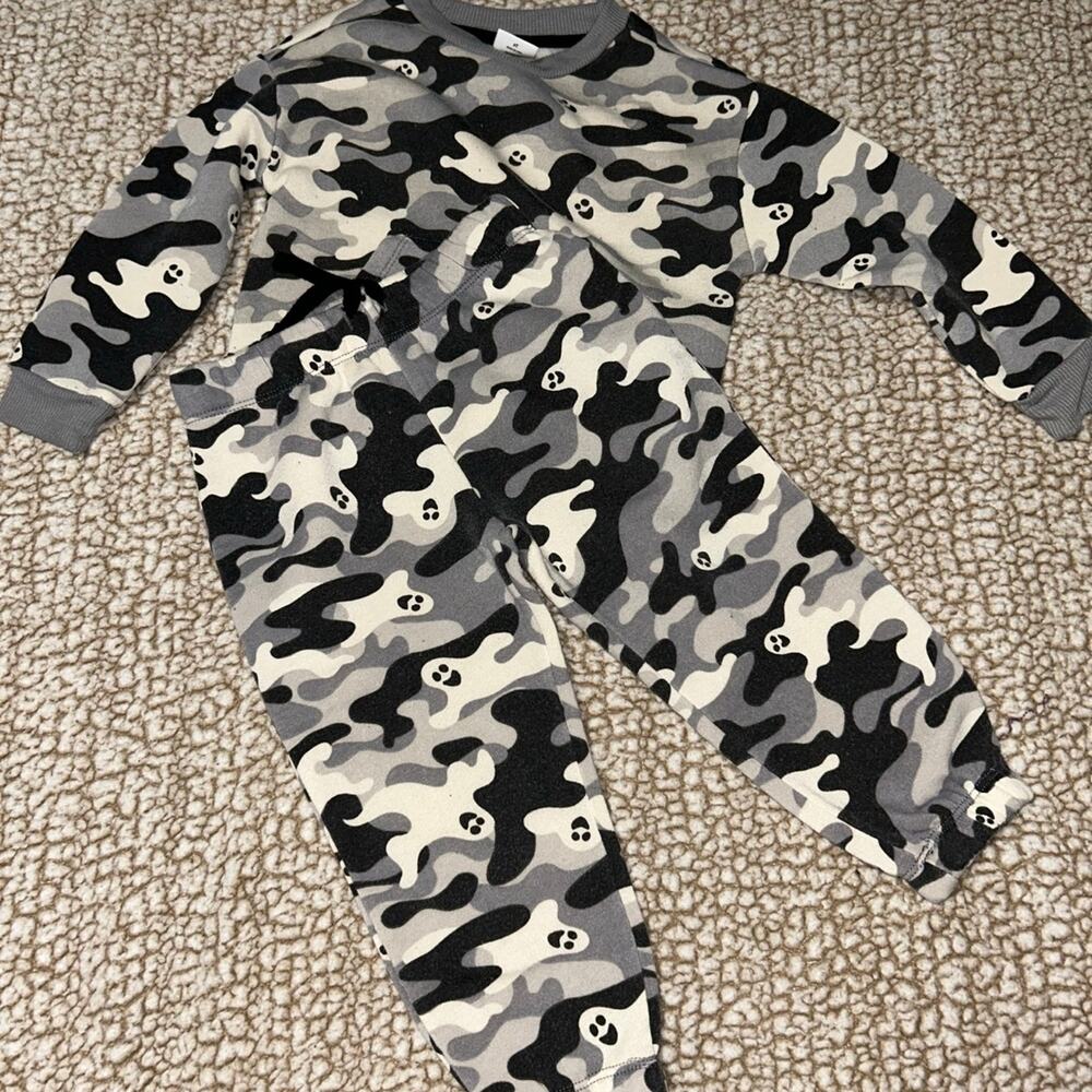 Celebrate Halloween Sweatsuit (2T)